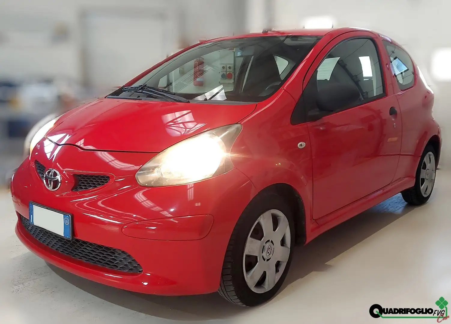 Toyota Aygo Aygo 3p 1.0 Rojo - 2