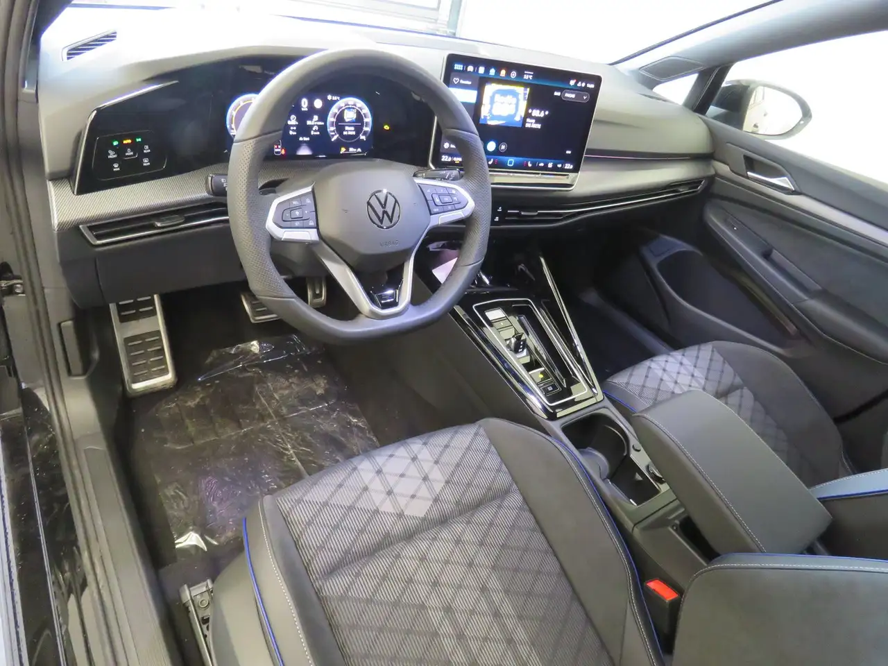 Volkswagen Golf Sport mHEV TSI DSG 4