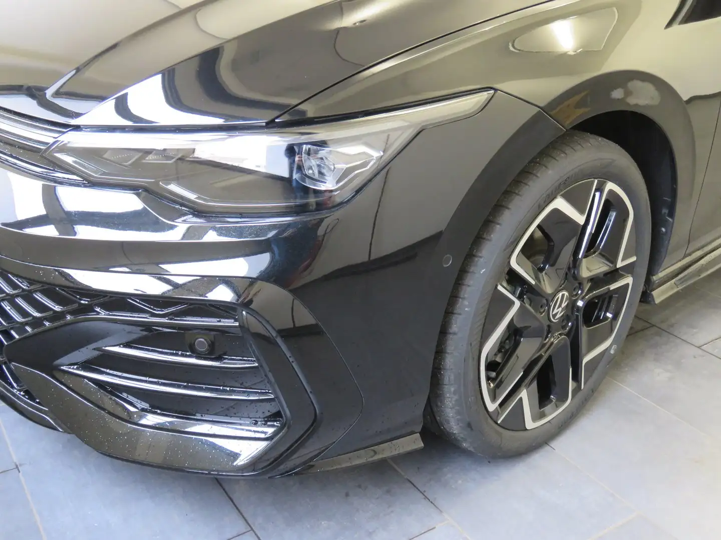 Volkswagen Golf Sport mHEV TSI DSG Schwarz - 2