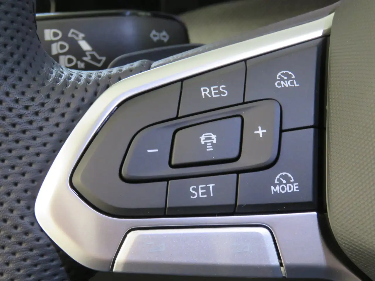 Volkswagen Golf Sport mHEV TSI DSG 11