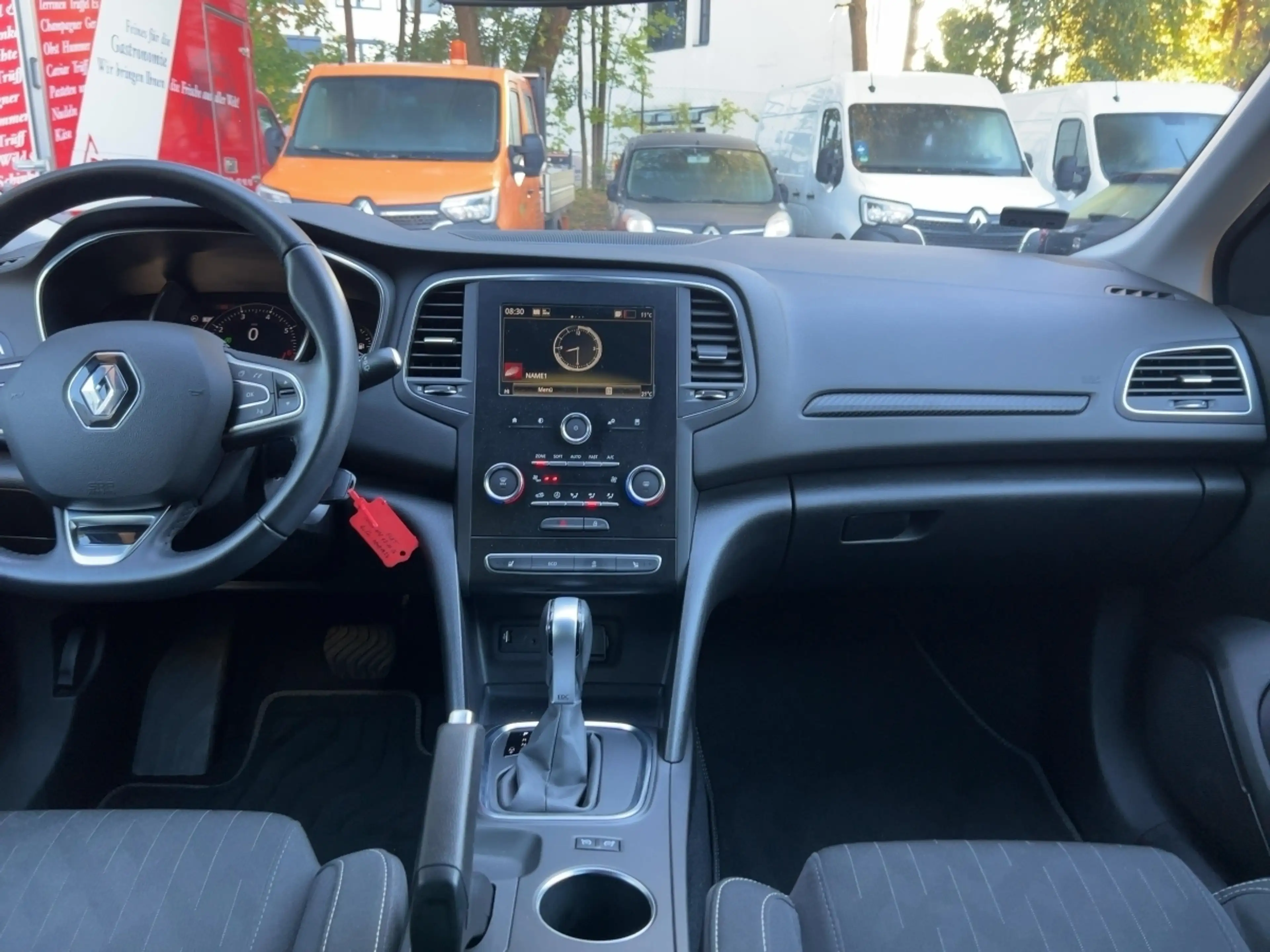 Renault Megane 5-Türer LIMITED Deluxe TCe 140 GPF EDC SHZ — photo 12