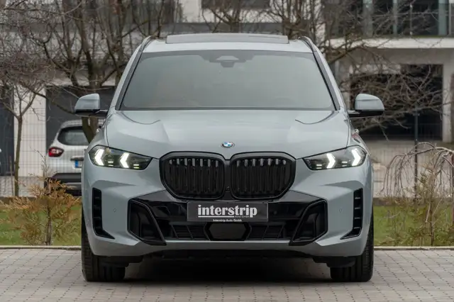 BMW X5 view 2