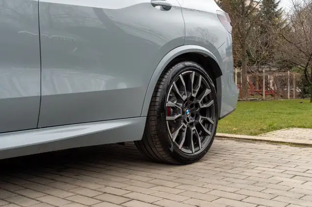 BMW X5 view 10