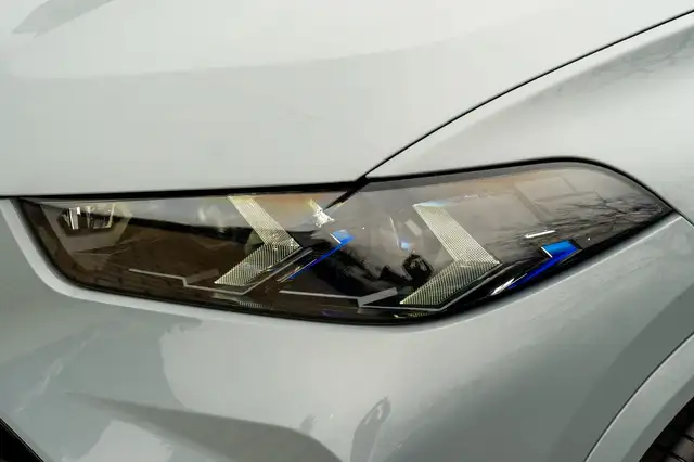 BMW X5 view 8
