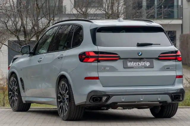 BMW X5 view 4