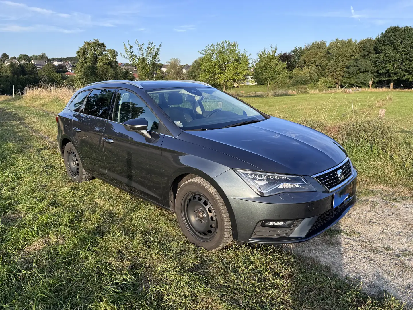 SEAT Leon Leon ST 2.0 TDI DPF DSG Xcellence I Pano I Keyless - 2