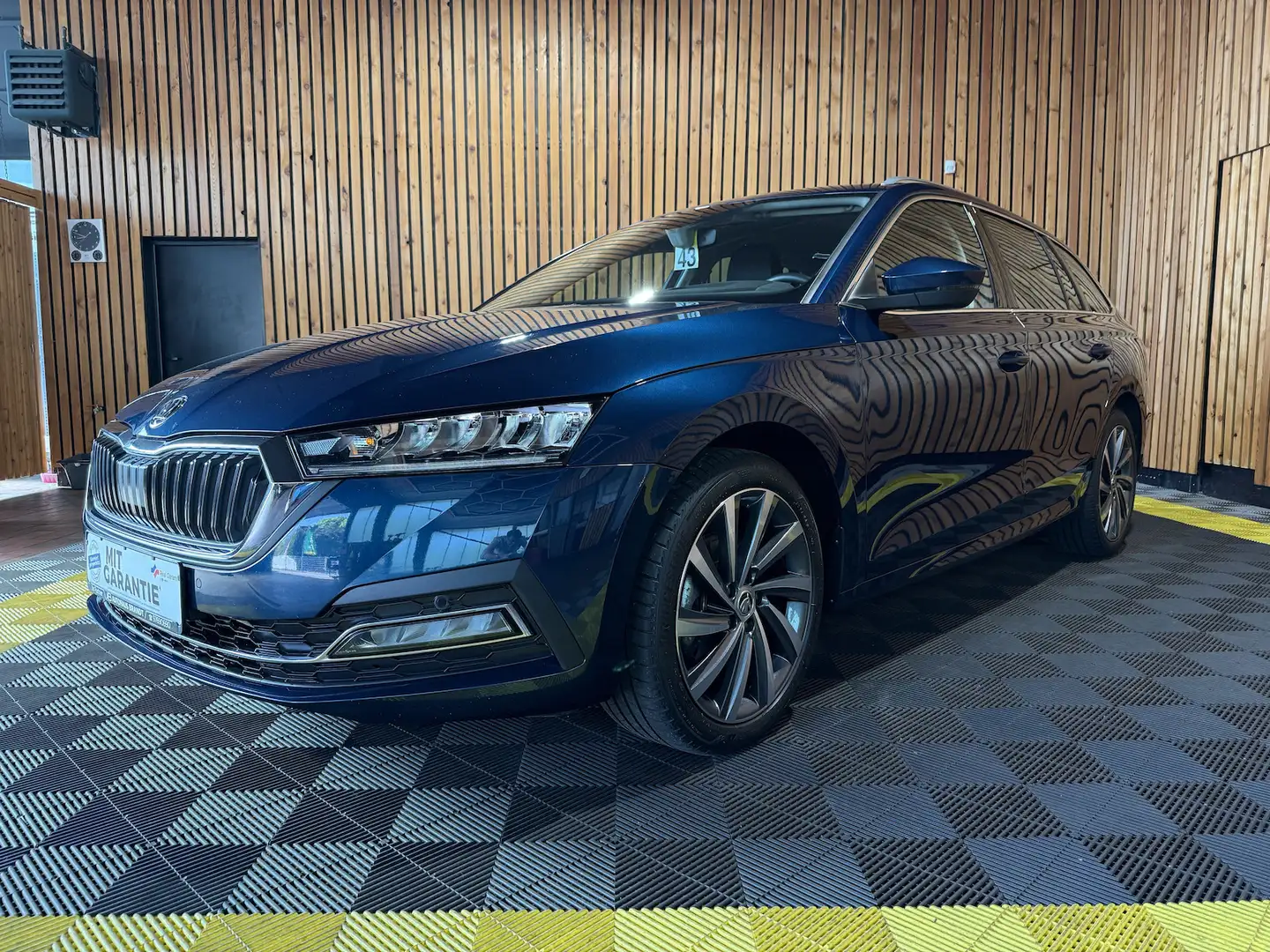 Skoda Octavia Combi 2,0 TDI DSG *Navi*LED*ACC*Head*Vir Blau - 1