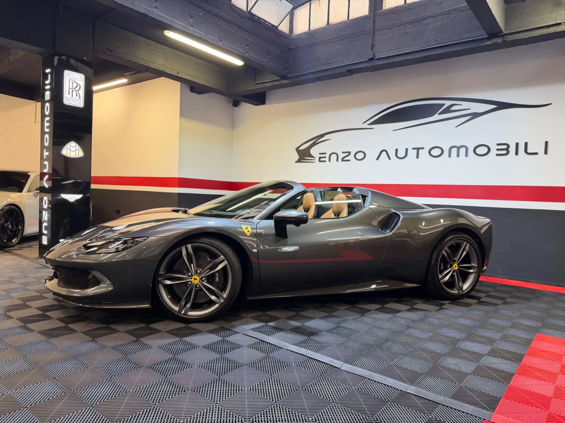 페라리 296 GTS 2024 블랙 사진 2