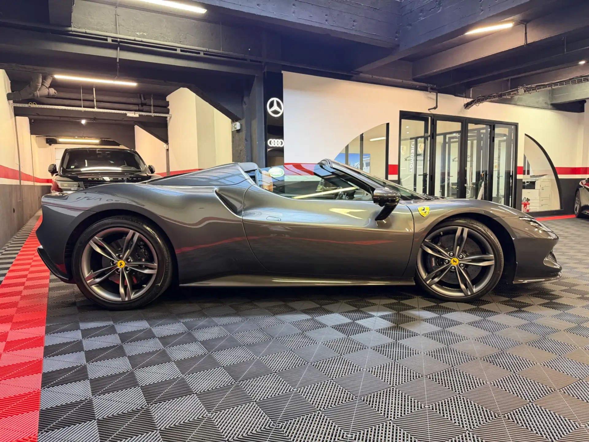 페라리 296 GTS 2024 블랙 사진 5