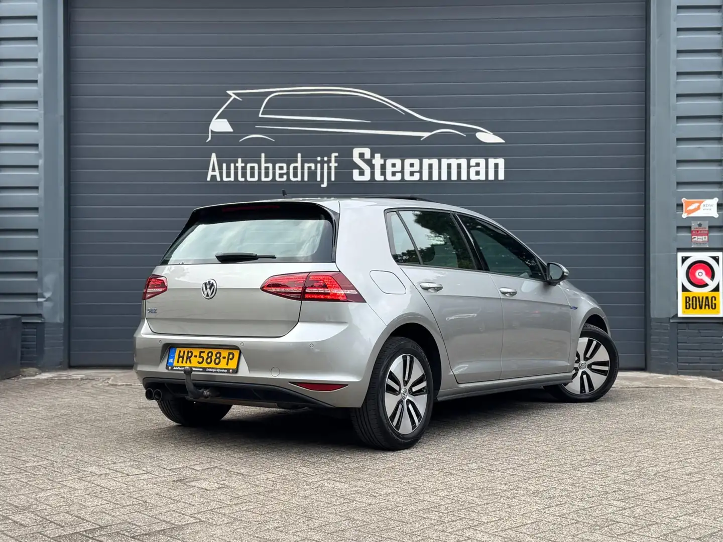 Volkswagen Golf GTE 1.4 TSI | Pano | Trekhaak | Camera | DAB Grijs - 2