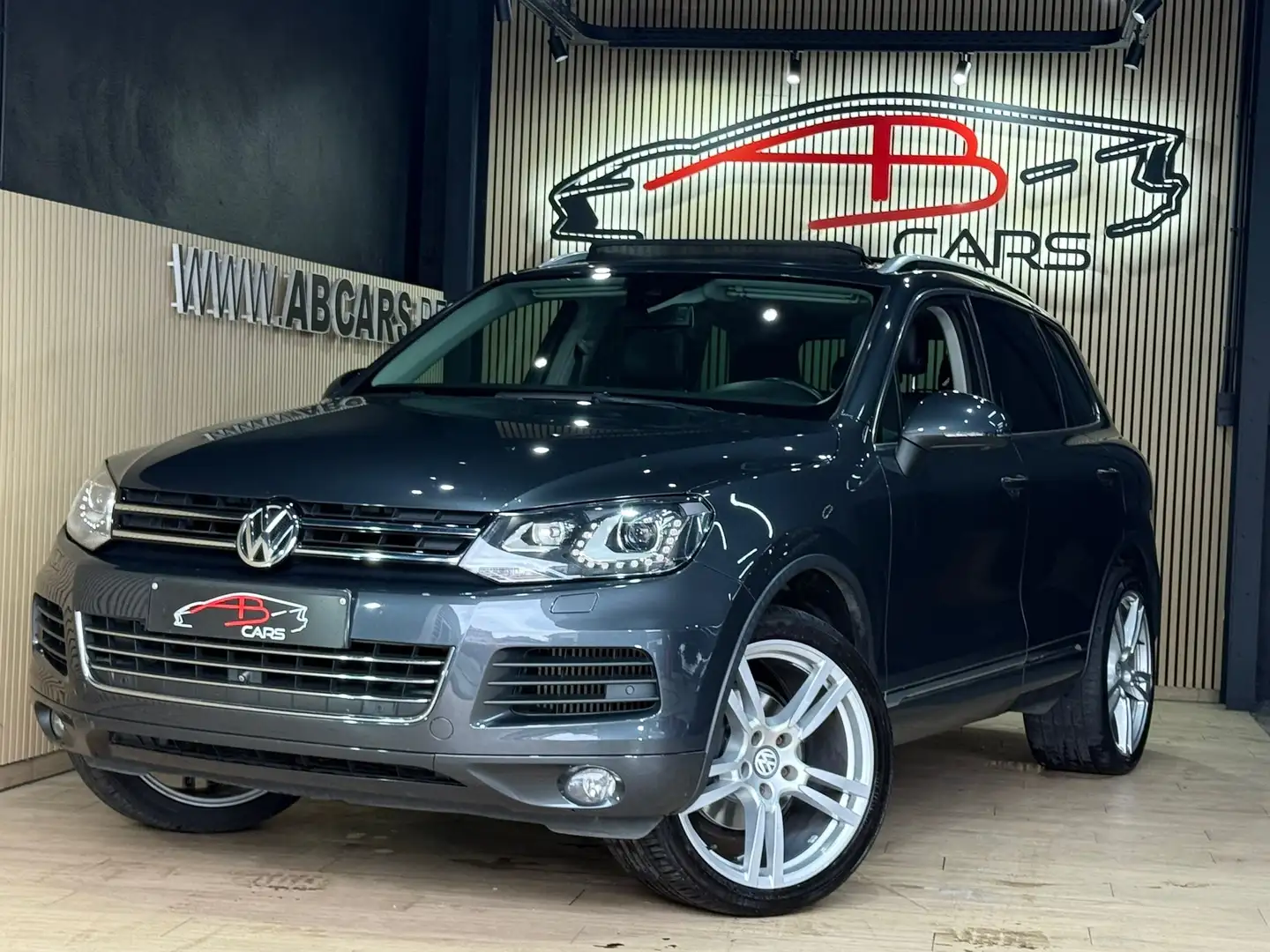 Volkswagen Touareg 3.0 CR TDi V6 * GARANTIE 12 MOIS * R SPORT * Grijs - 1