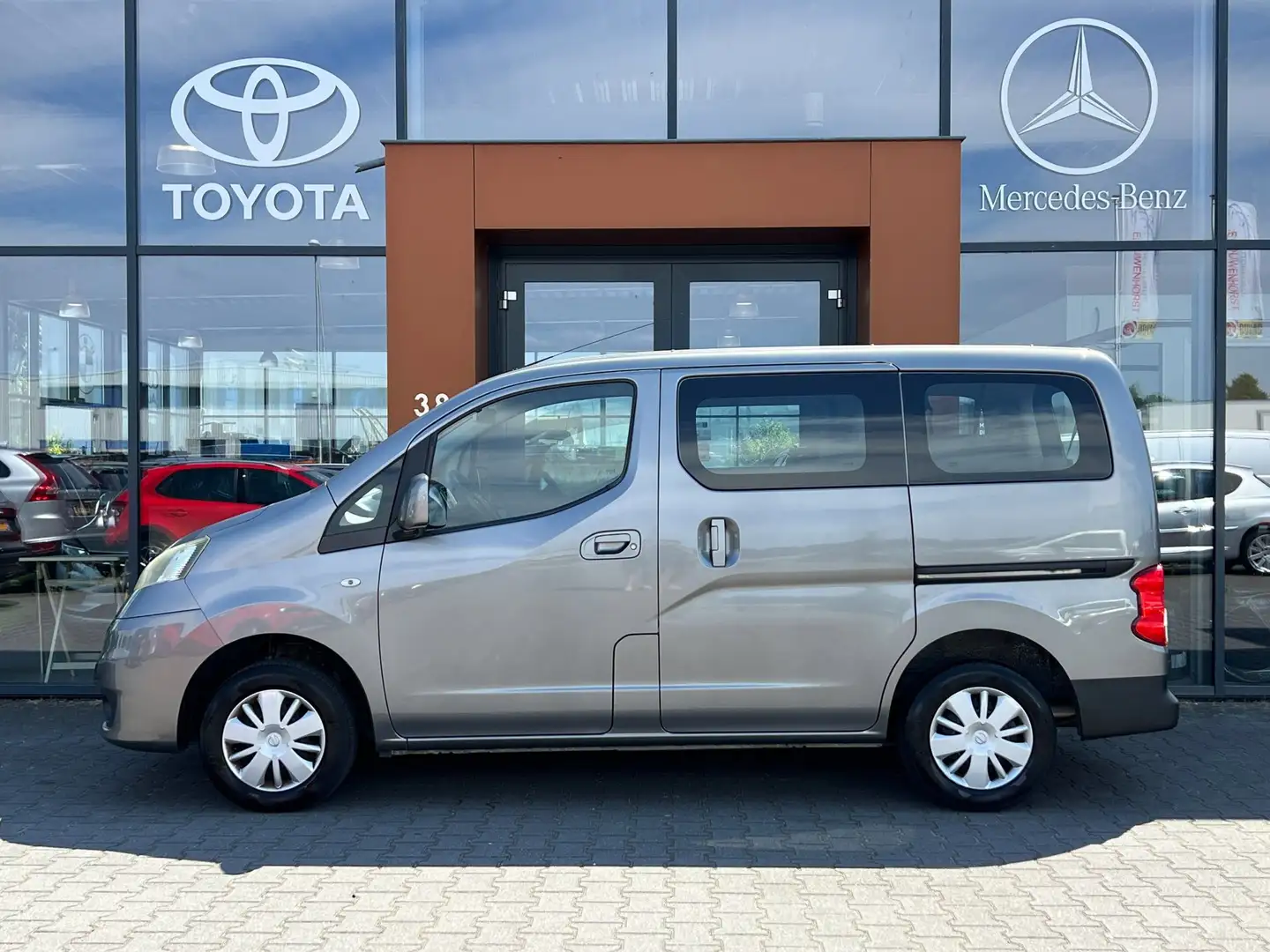 Nissan Evalia 1.6 Acenta 7p|Airco|Cruise|AUX|El. ramen+spiegels Grau - 2