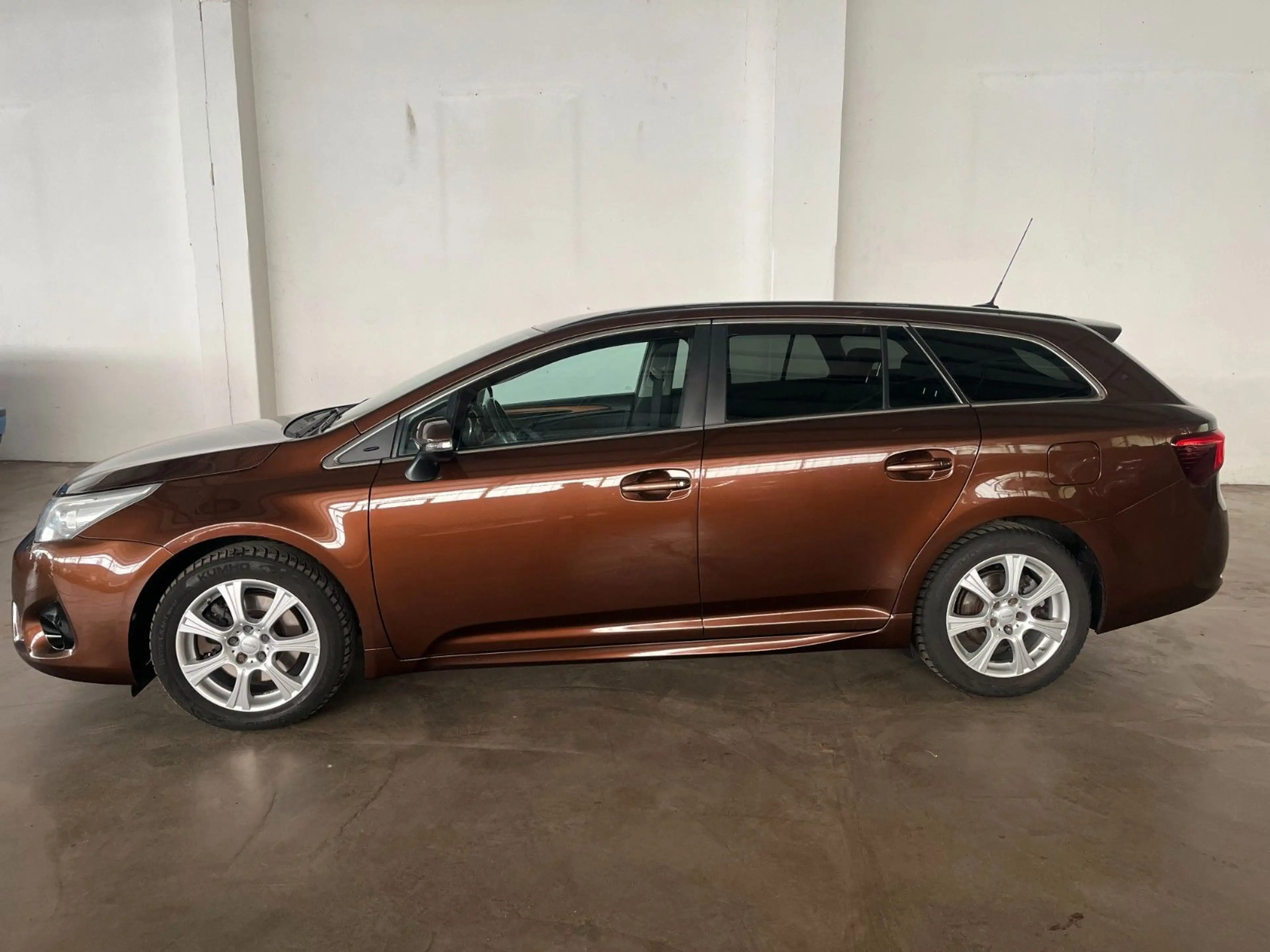Toyota Avensis Touring 2.0 Sports Business Edition — photo 3