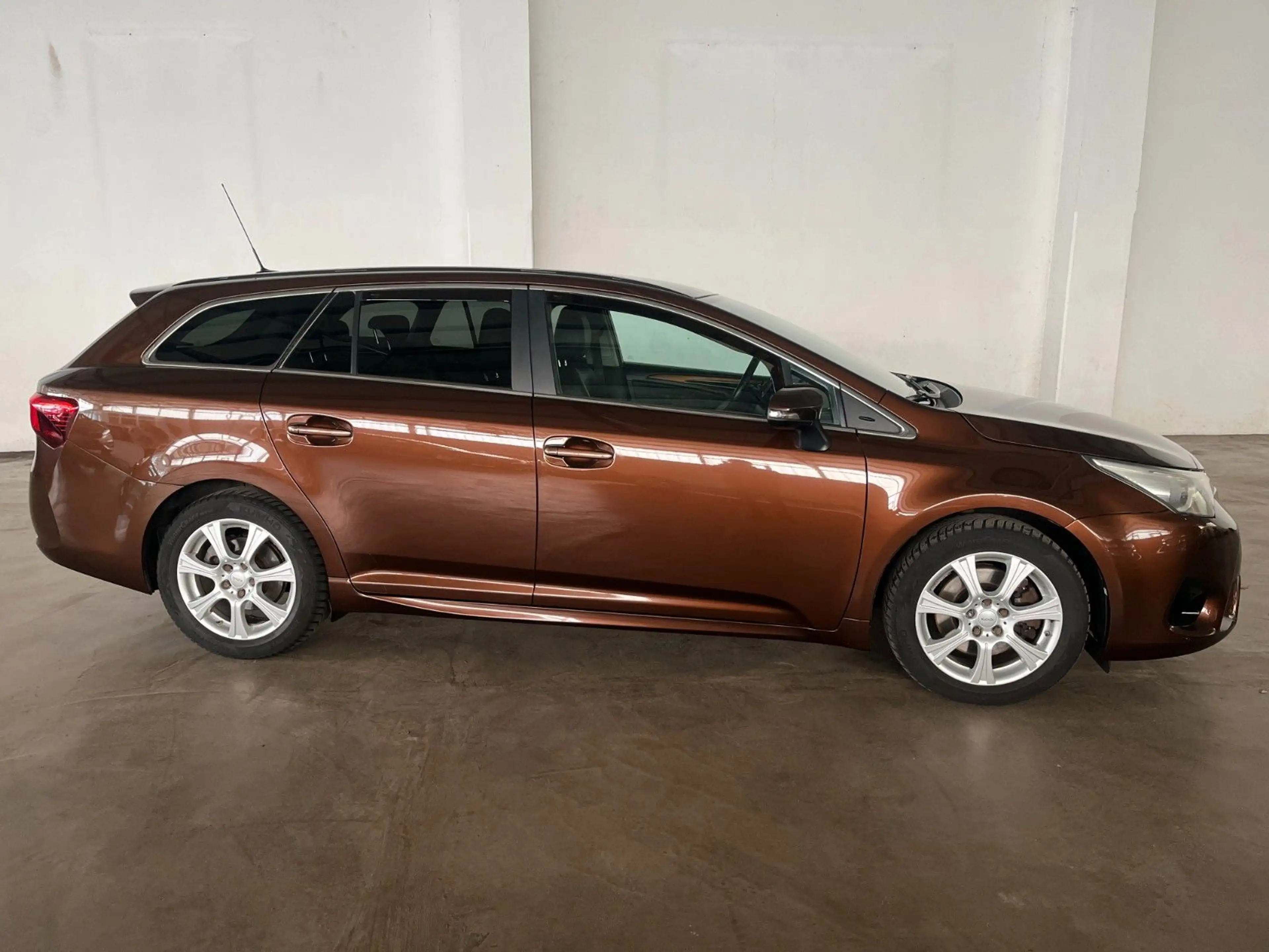 Toyota Avensis Touring 2.0 Sports Business Edition — photo 7