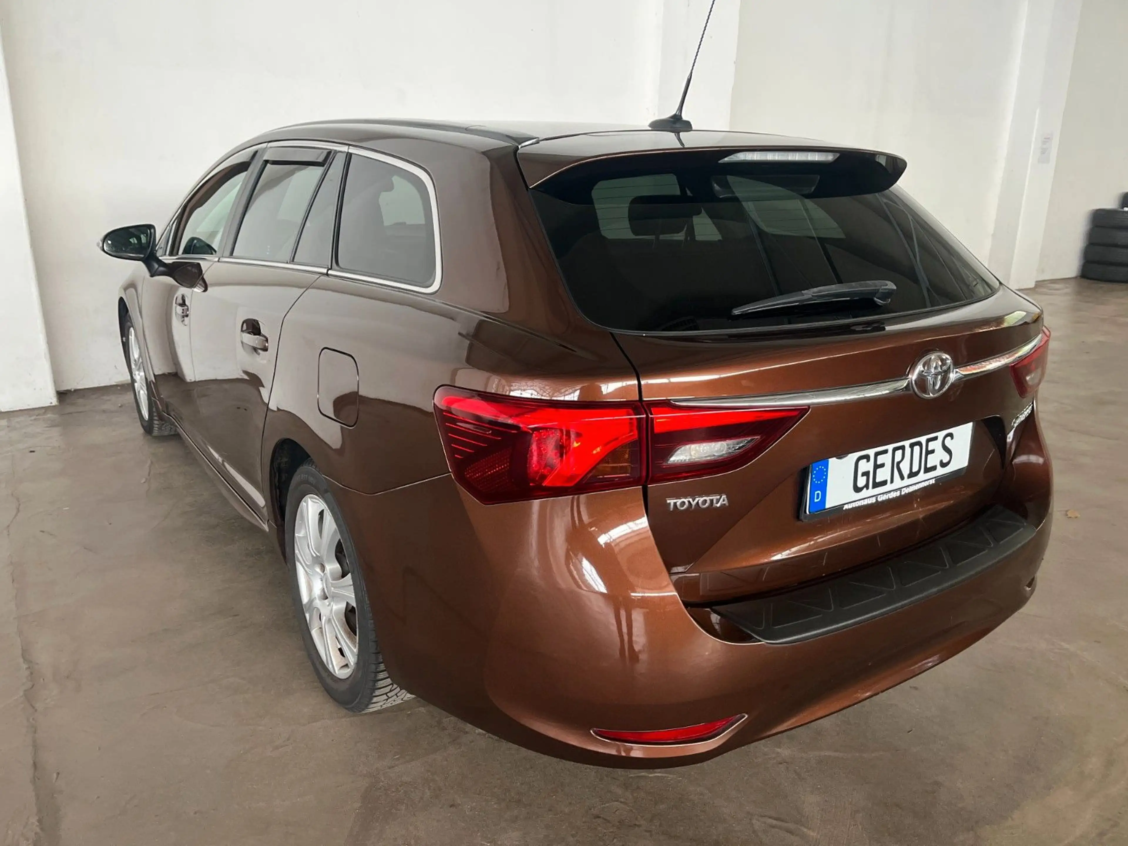 Toyota Avensis Touring 2.0 Sports Business Edition — photo 9