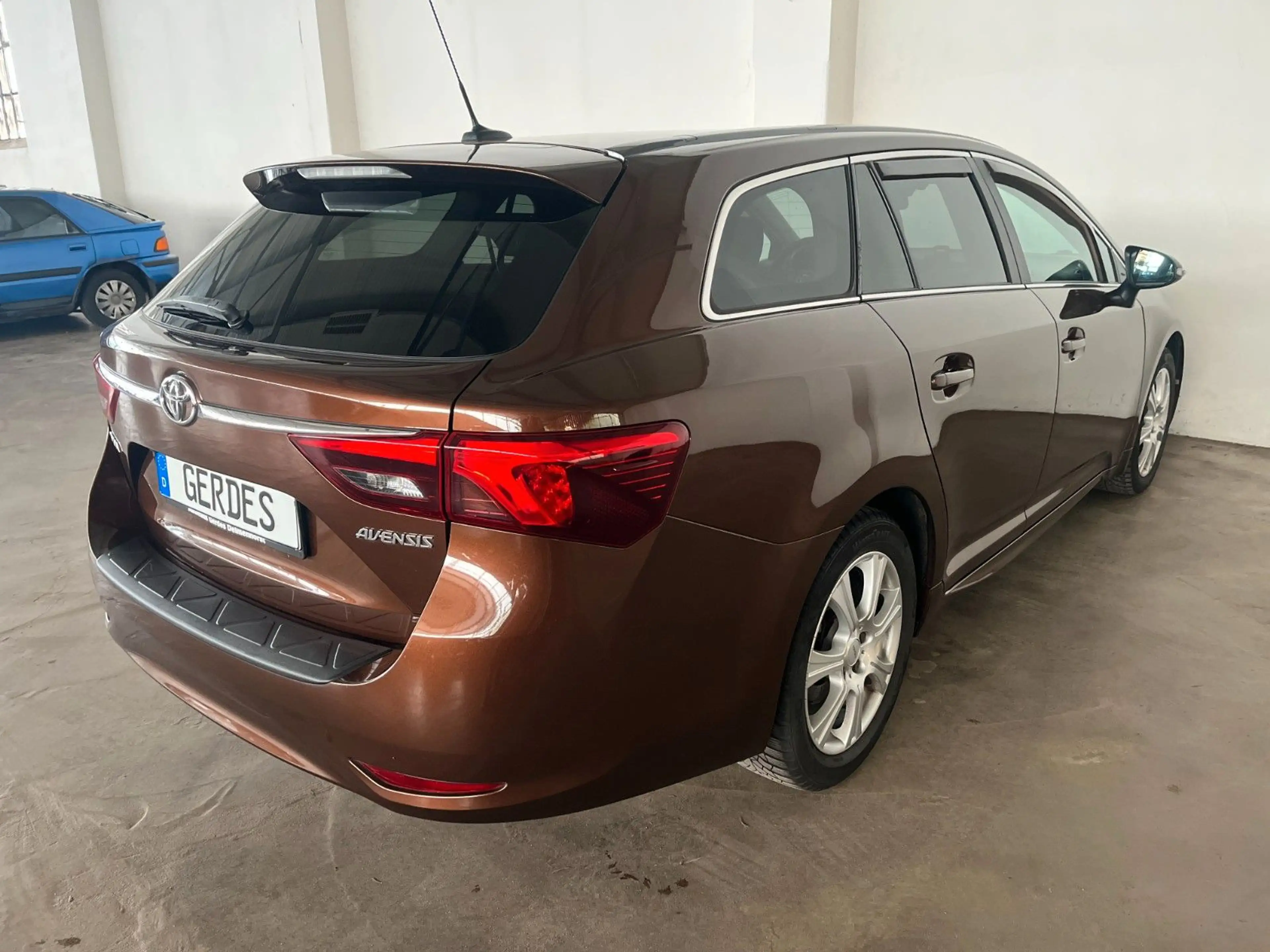 Toyota Avensis Touring 2.0 Sports Business Edition — photo 11