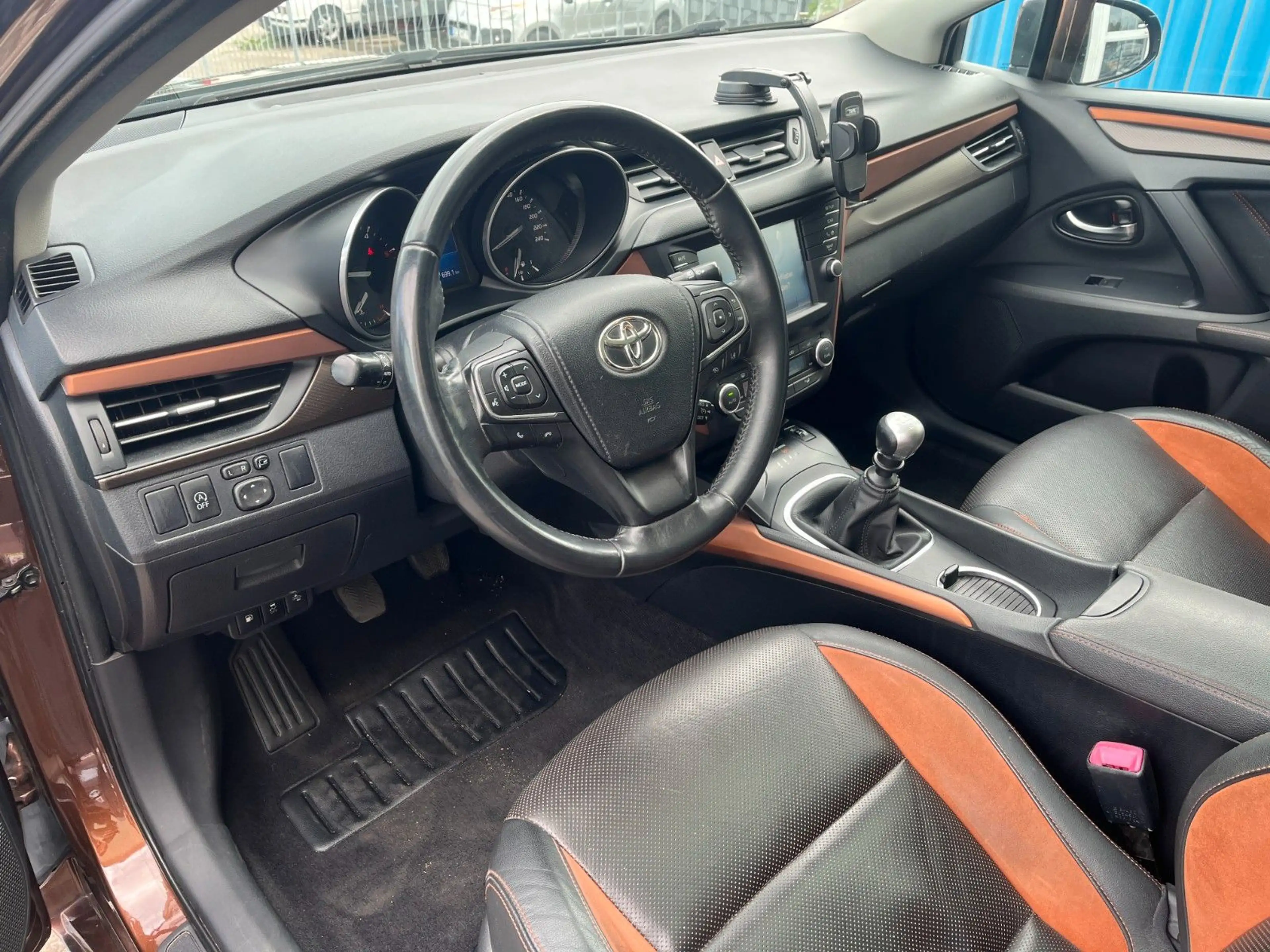 Toyota Avensis Touring 2.0 Sports Business Edition — photo 12