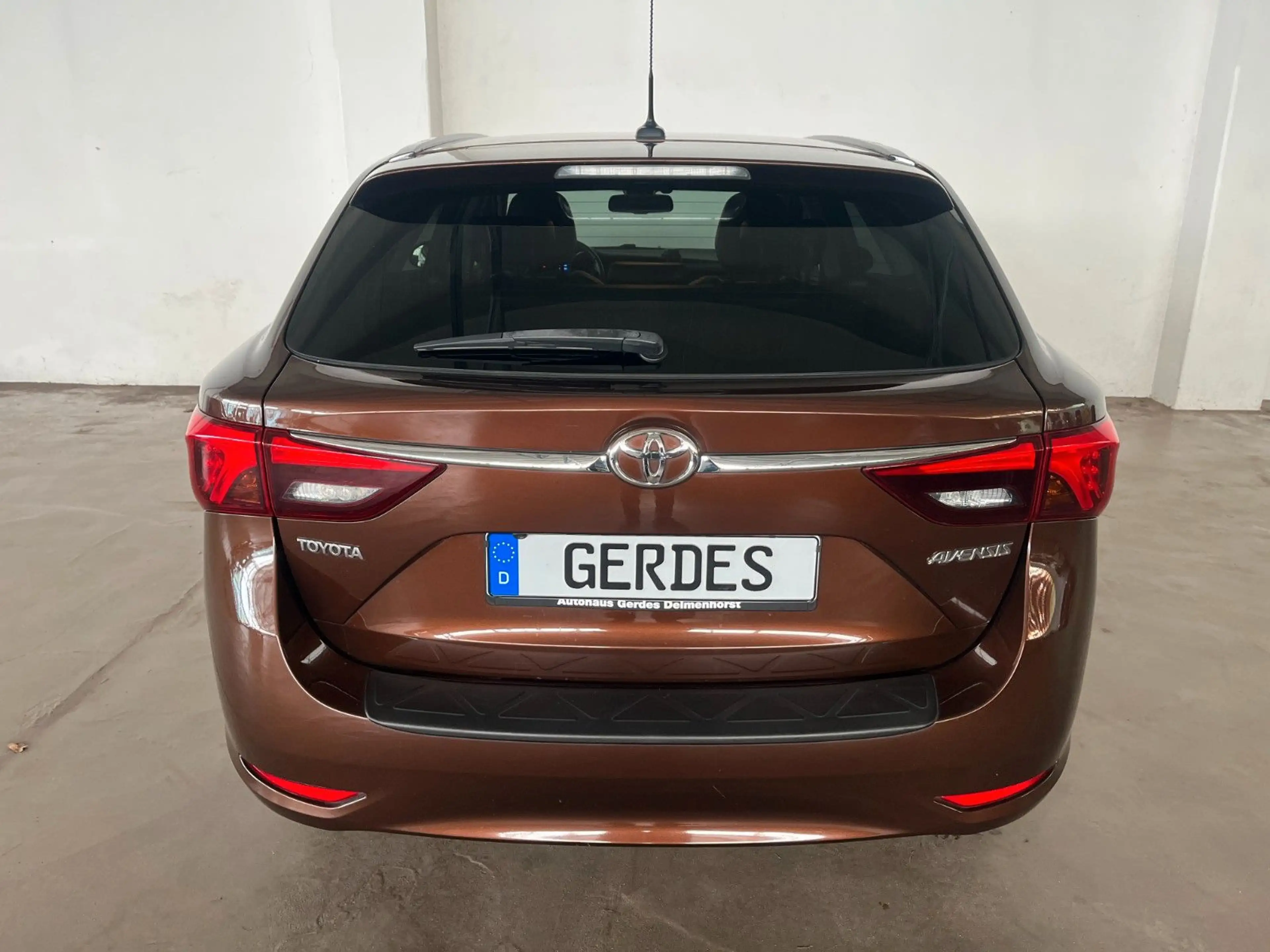 Toyota Avensis Touring 2.0 Sports Business Edition — photo 10