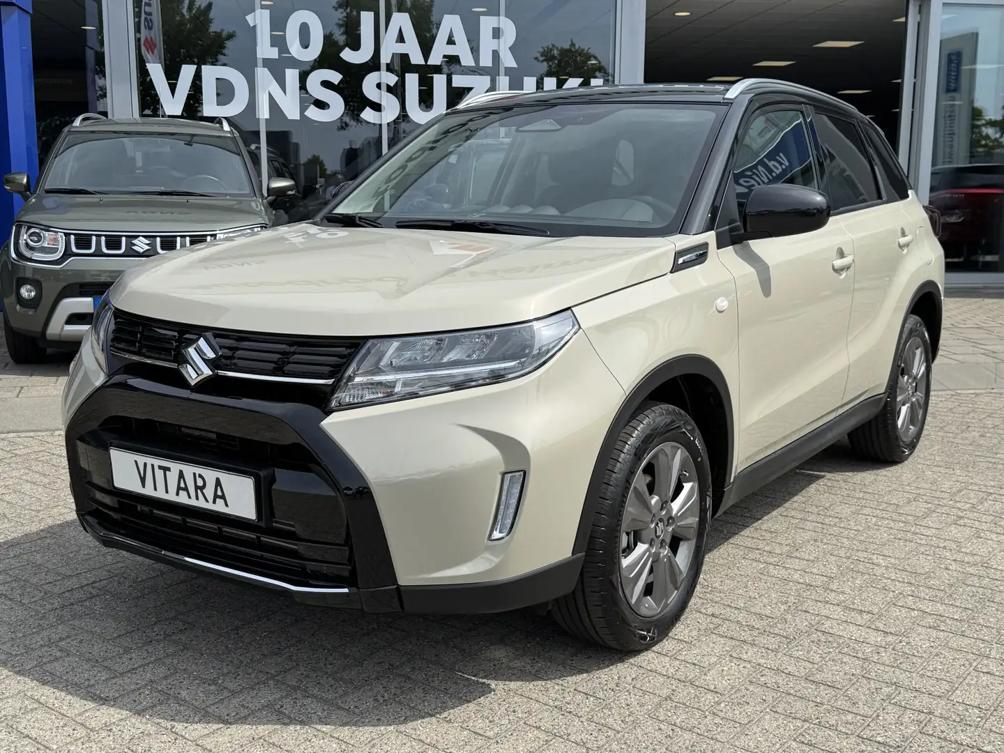 Suzuki Vitara 1.4 Boosterjet Select Hybrid Direct uit voorraad l Beige - 2