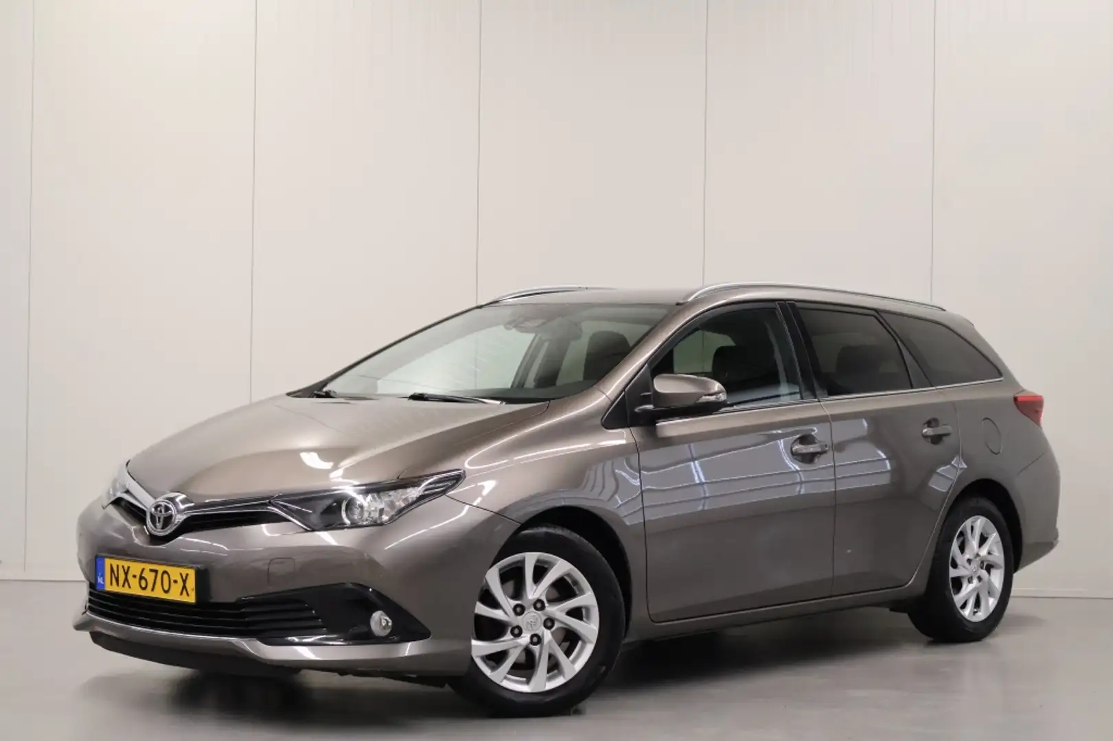 Toyota Auris Touring Sports 1.2T Dynamic Gris - 1