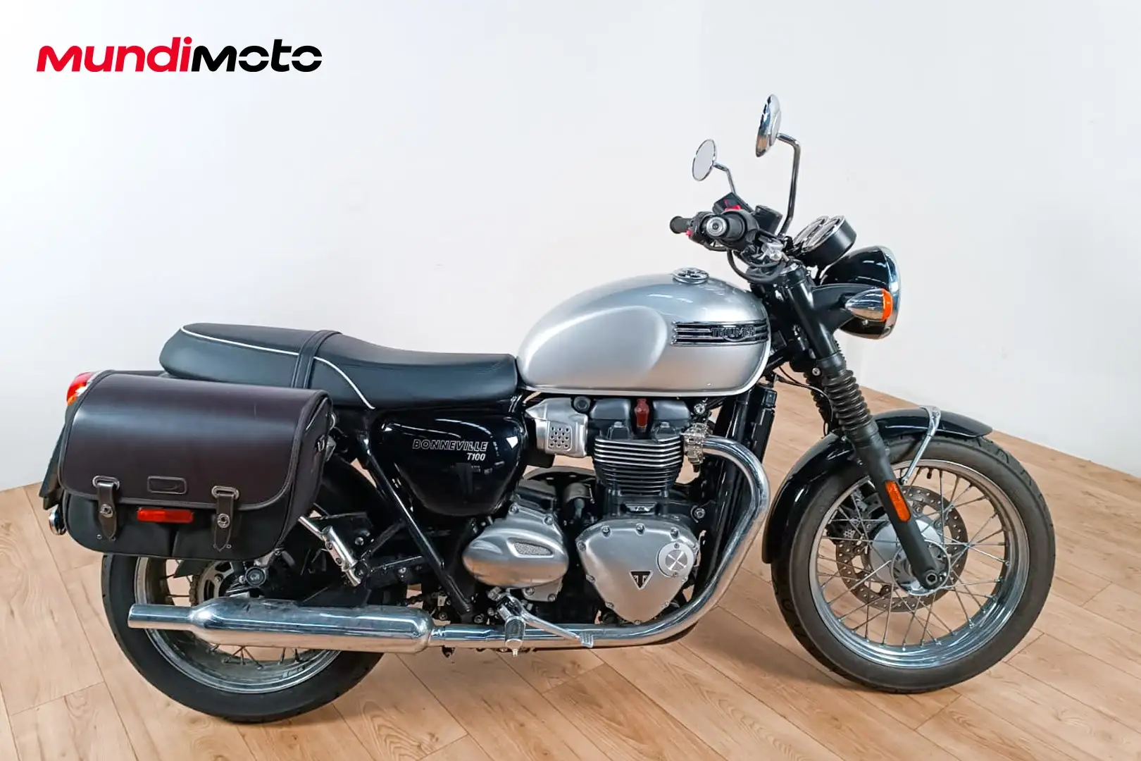 Triumph Bonneville T100 - 1