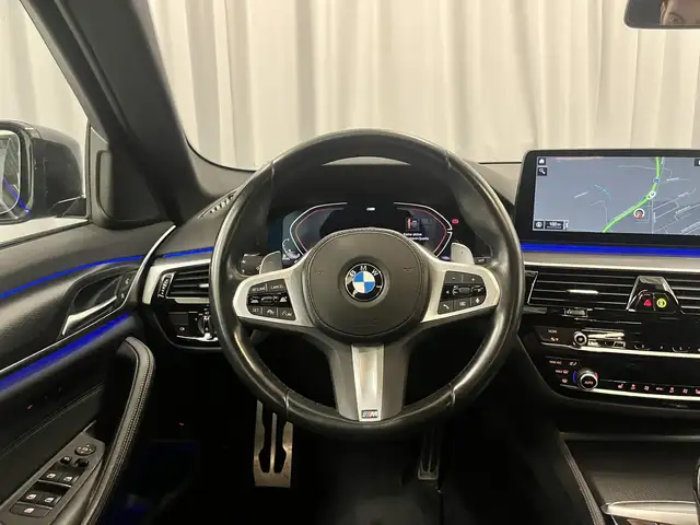 BMW 5 Series view 11