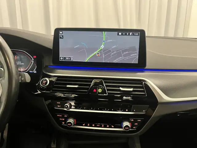 BMW 5 Series view 12