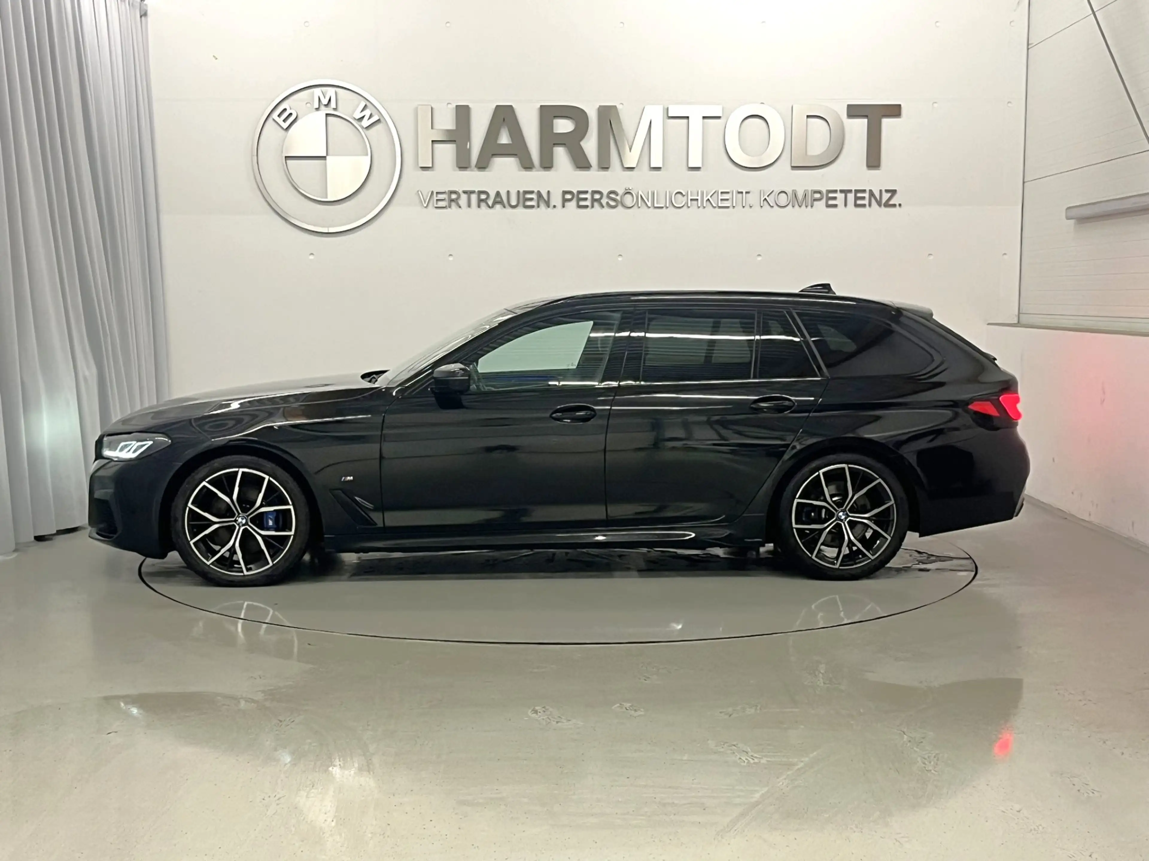 BMW 520 d xDrive *M-Sport PRO / HUD / Memory* — photo 4
