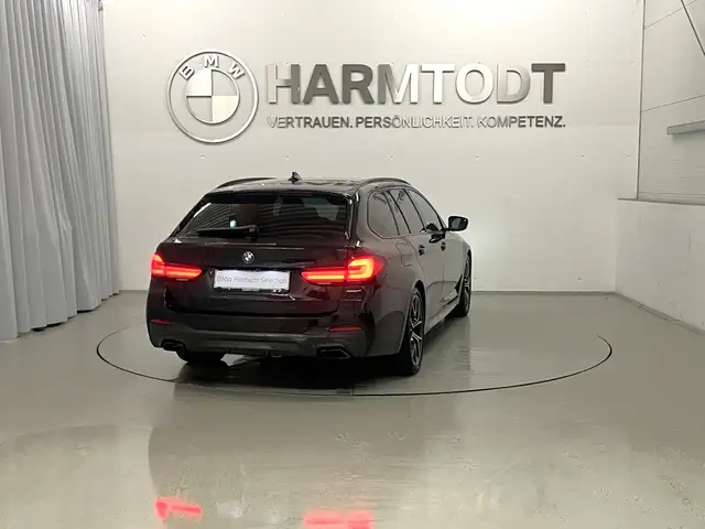 BMW 5 Series view 6