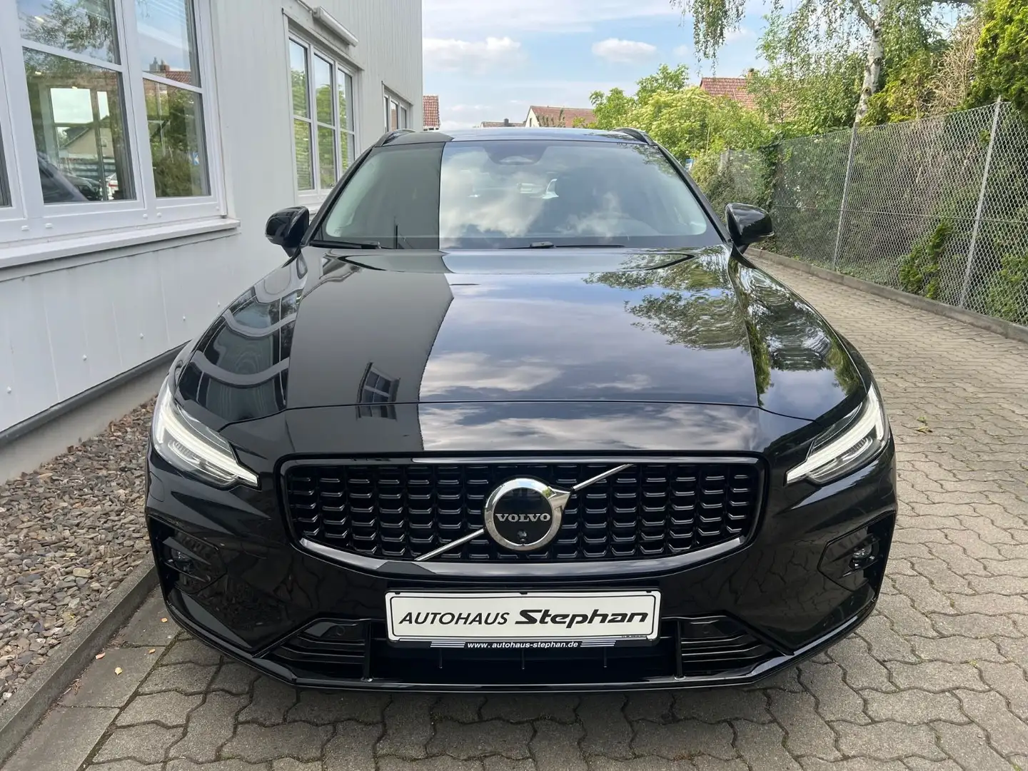 Volvo V60 B4 B Plus Dark Autom. MY25 GARANTIE -34% Nero - 2