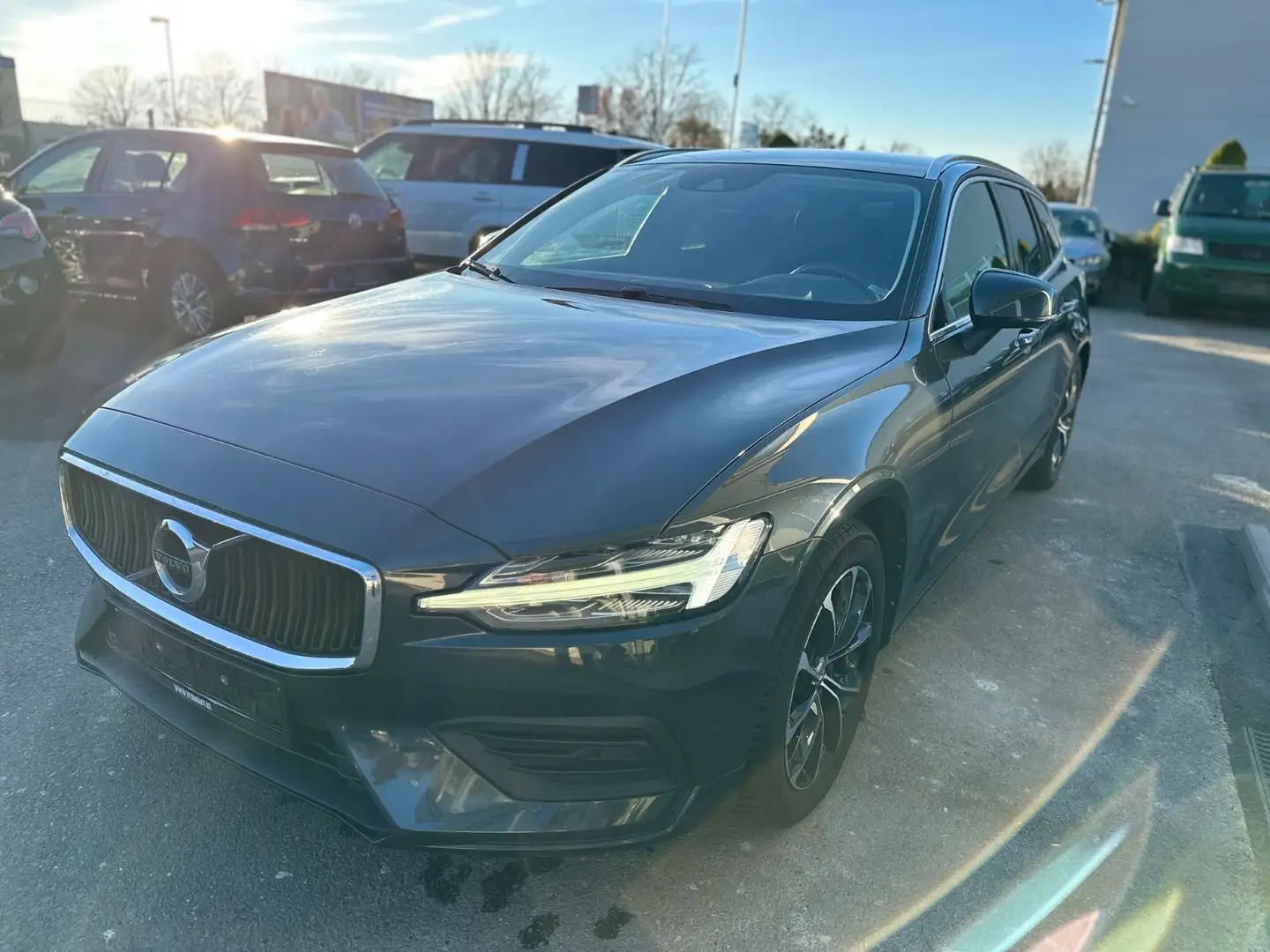 Volvo V60 Kombi Momentum LED Navigation Leder Grijs - 1