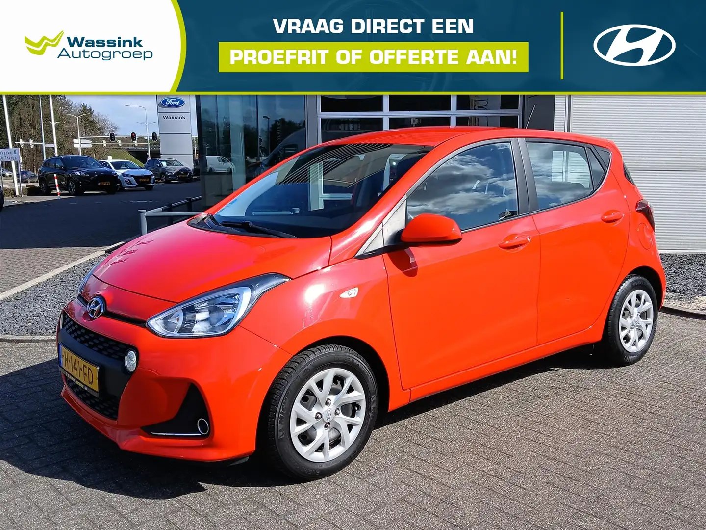 Hyundai i10 1.0i 66pk Comfort | Navigatie | Airco | Parkeersen Rood - 1