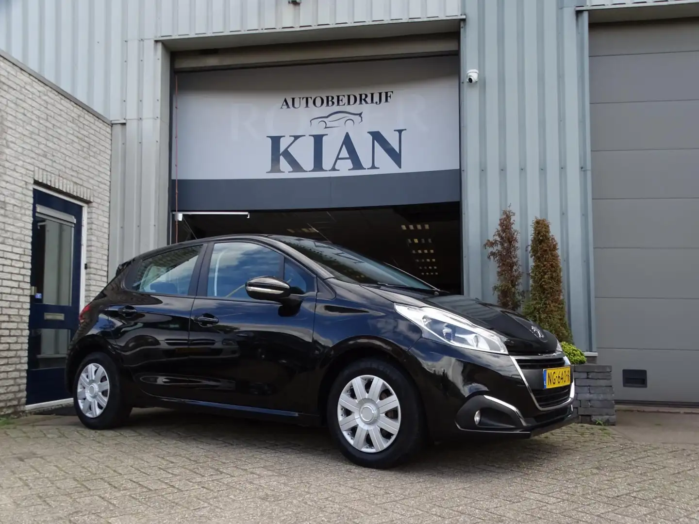 Peugeot 208 1.2 PureTech Blue Lion Schwarz - 1
