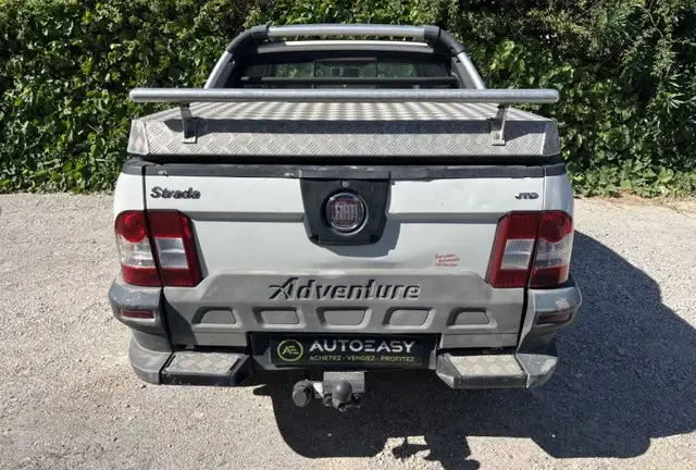 Fiat Strada view 4