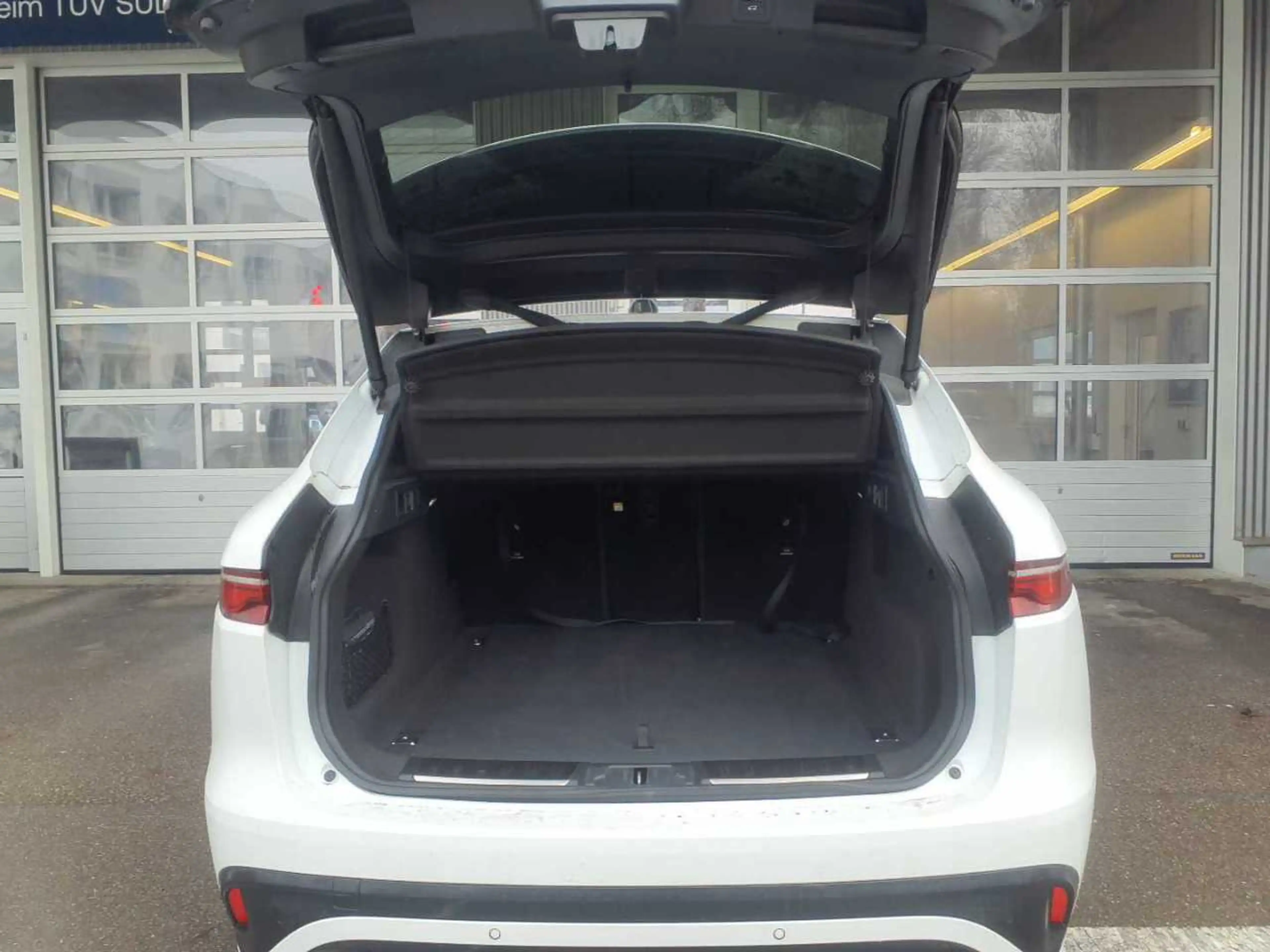 Jaguar F-Pace R-Dynamic SE AWD, NEUWERTIG !!!!!!! — photo 14
