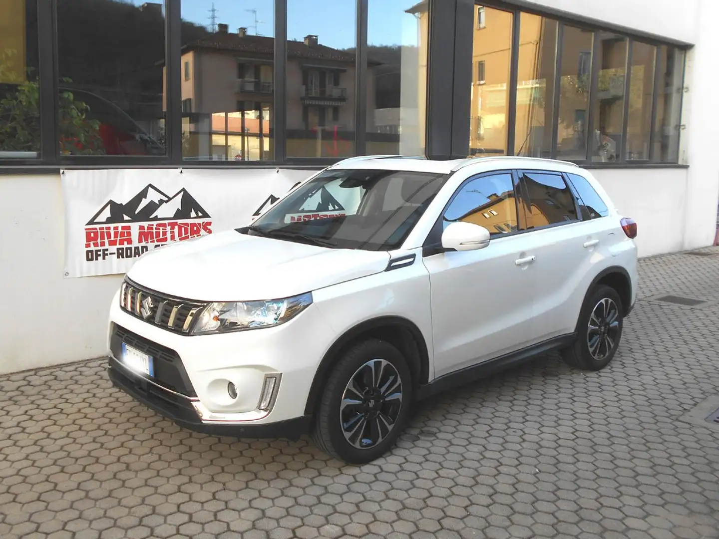 Suzuki Vitara Vitara 1.0 Starview 4wd allgrip. 277€ Weiß - 1