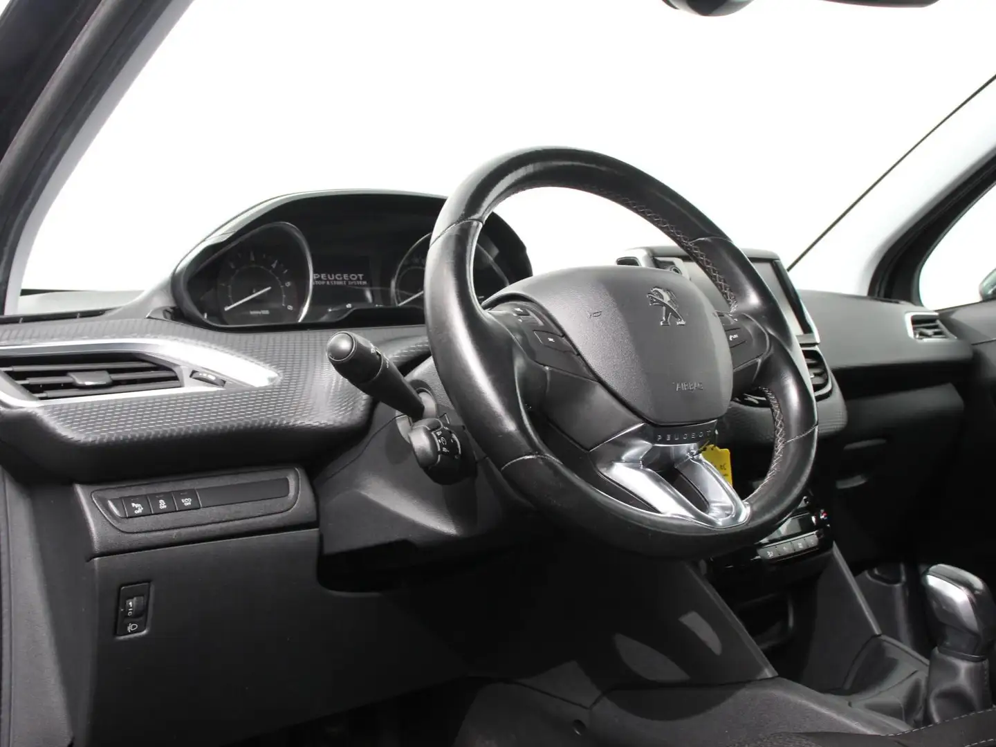 Peugeot 208 1.6 BlueHDi Allure | Navigatie | Climate Control | Noir - 2