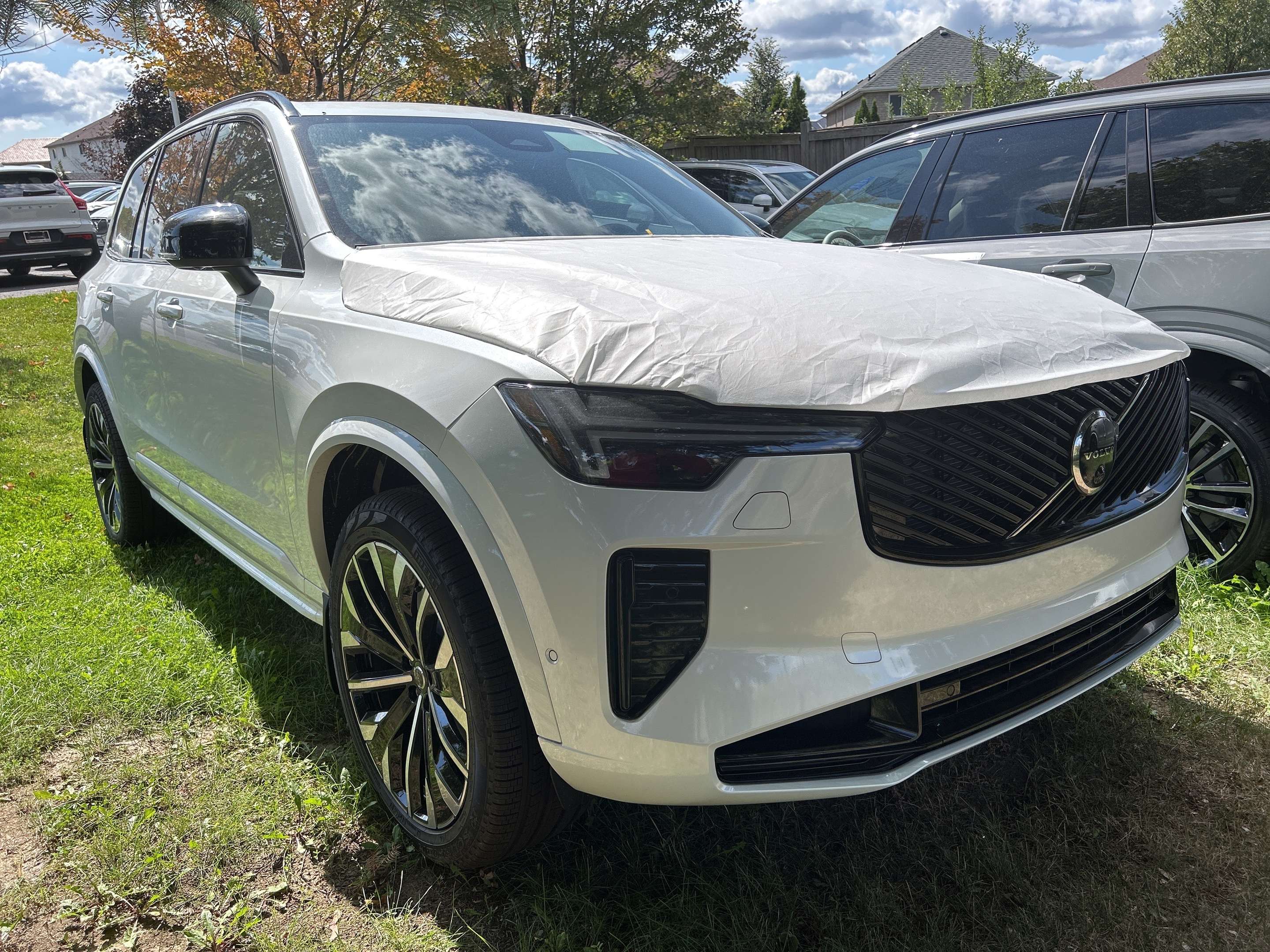 2026 Volvo XC90 T8 AWD Plus Dark Theme 7-Seater alt 3