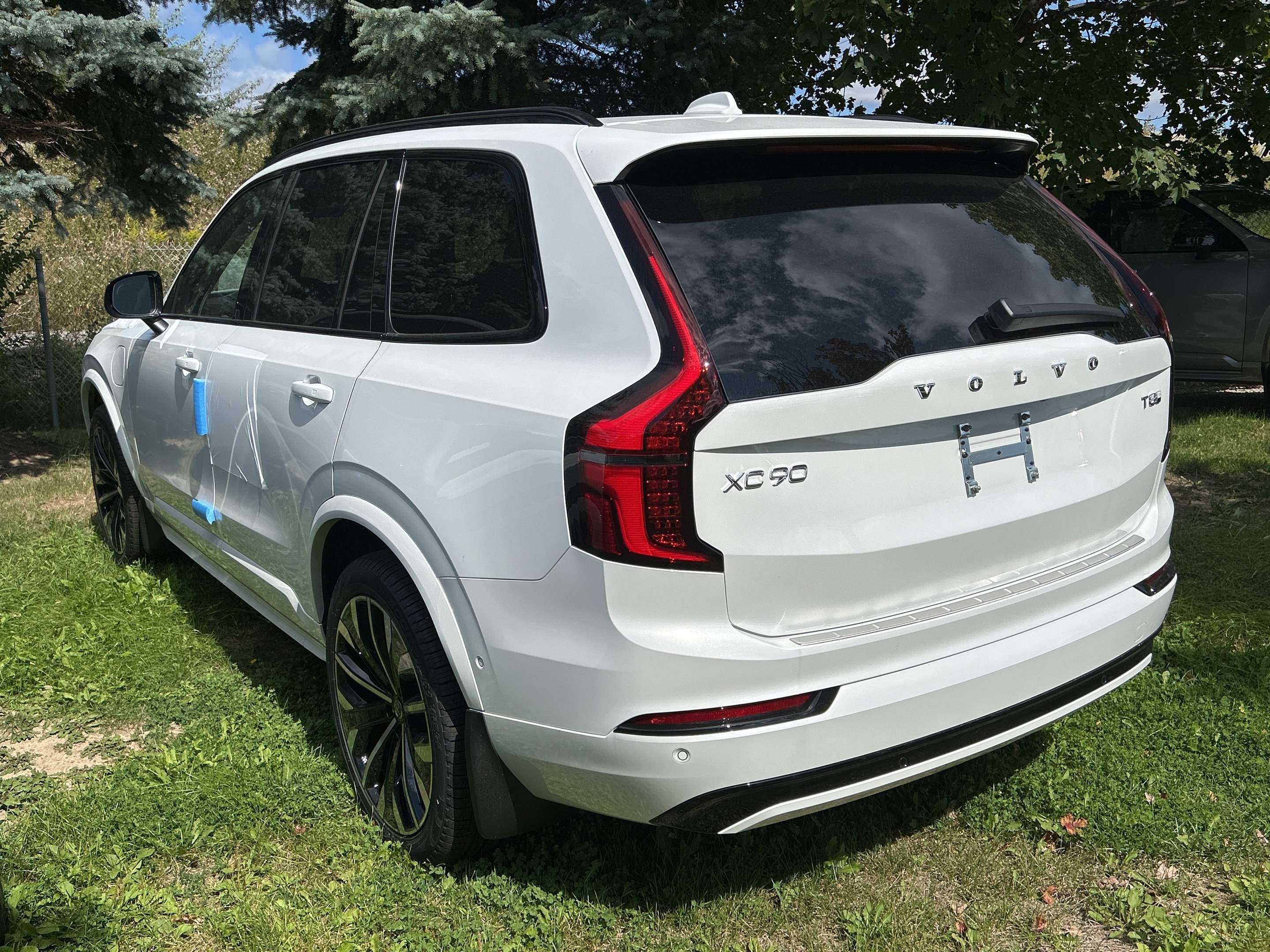 2026 Volvo XC90 T8 AWD Plus Dark Theme 7-Seater alt 5