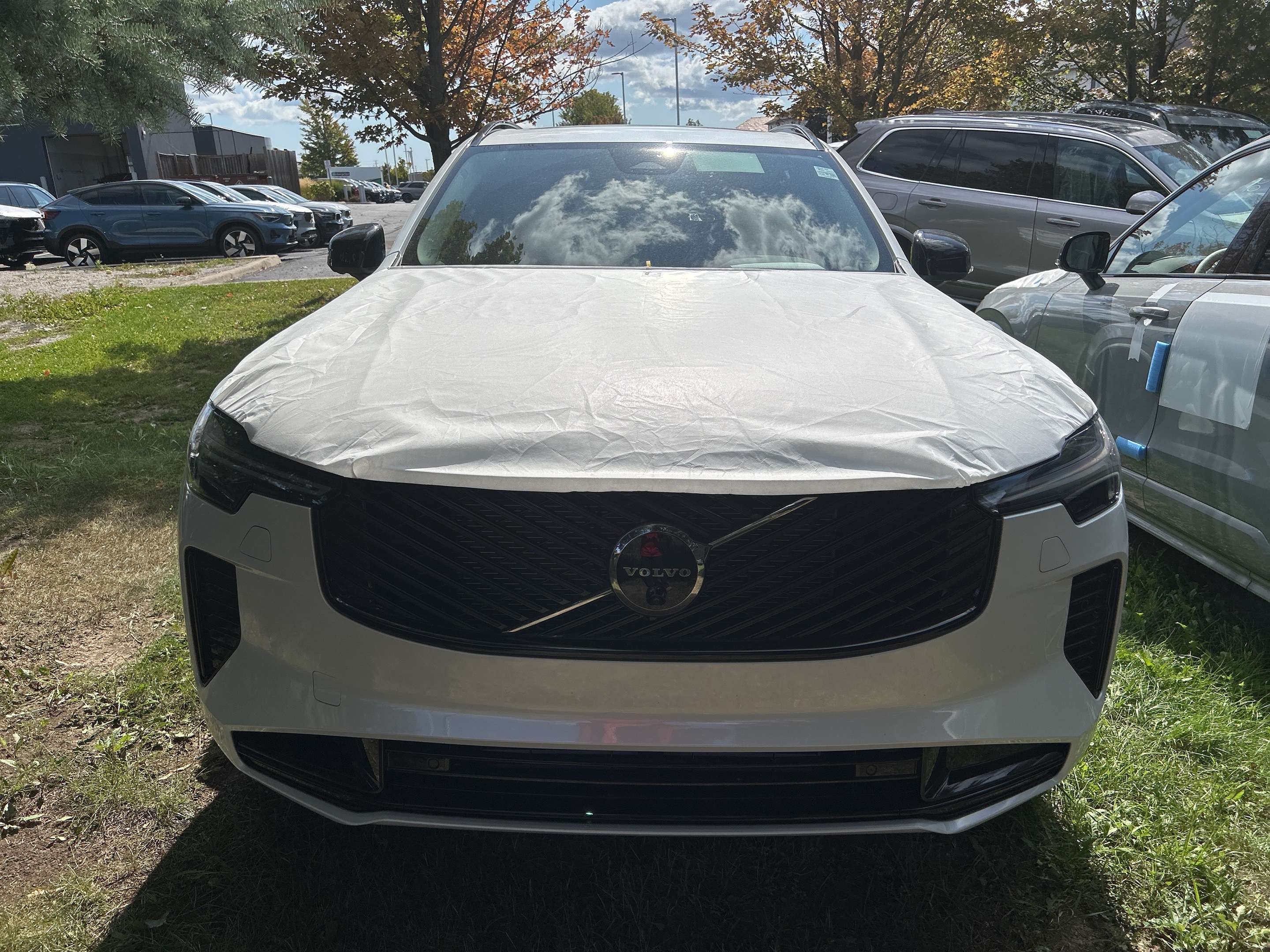 2026 Volvo XC90 T8 AWD Plus Dark Theme 7-Seater alt 2