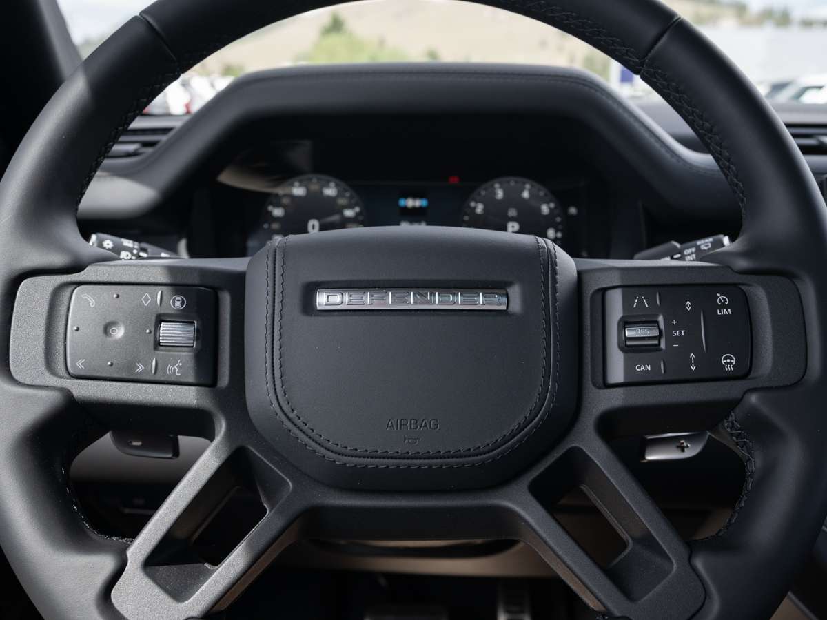 2026 Land Rover Defender 110 P525 V8 thumb 12