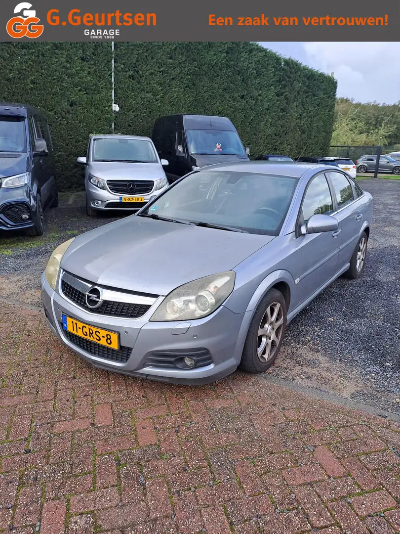 Opel Vectra GTS 1.8-16V Executive Leuke auto, word verkocht on Grijs - 1