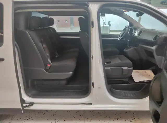Opel Vivaro view 4