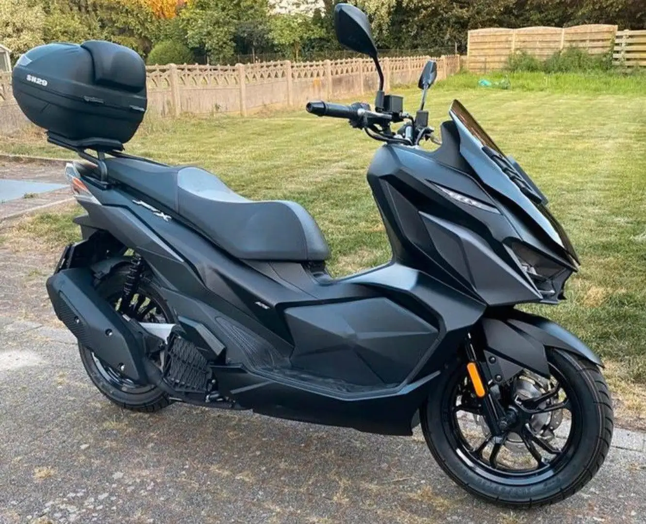 SYM Jet X 125 super zuinig, 2,5 liter per 100km maximaal Zwart - 1