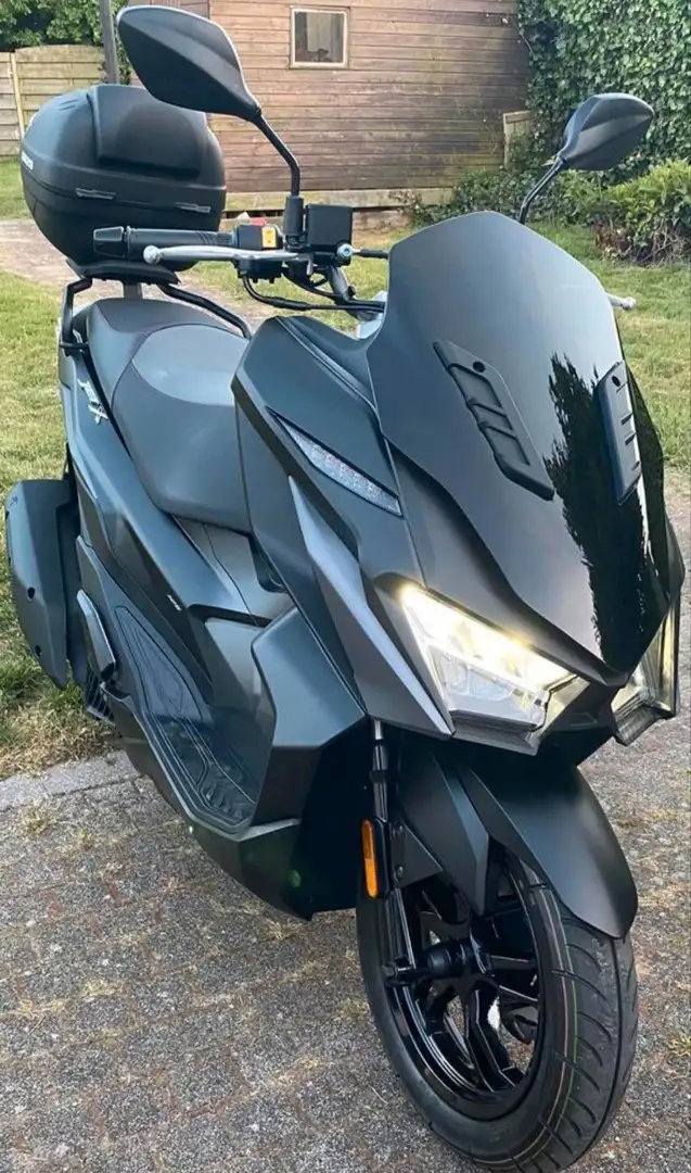 SYM Jet X 125 super zuinig, 2,5 liter per 100km maximaal Zwart - 2