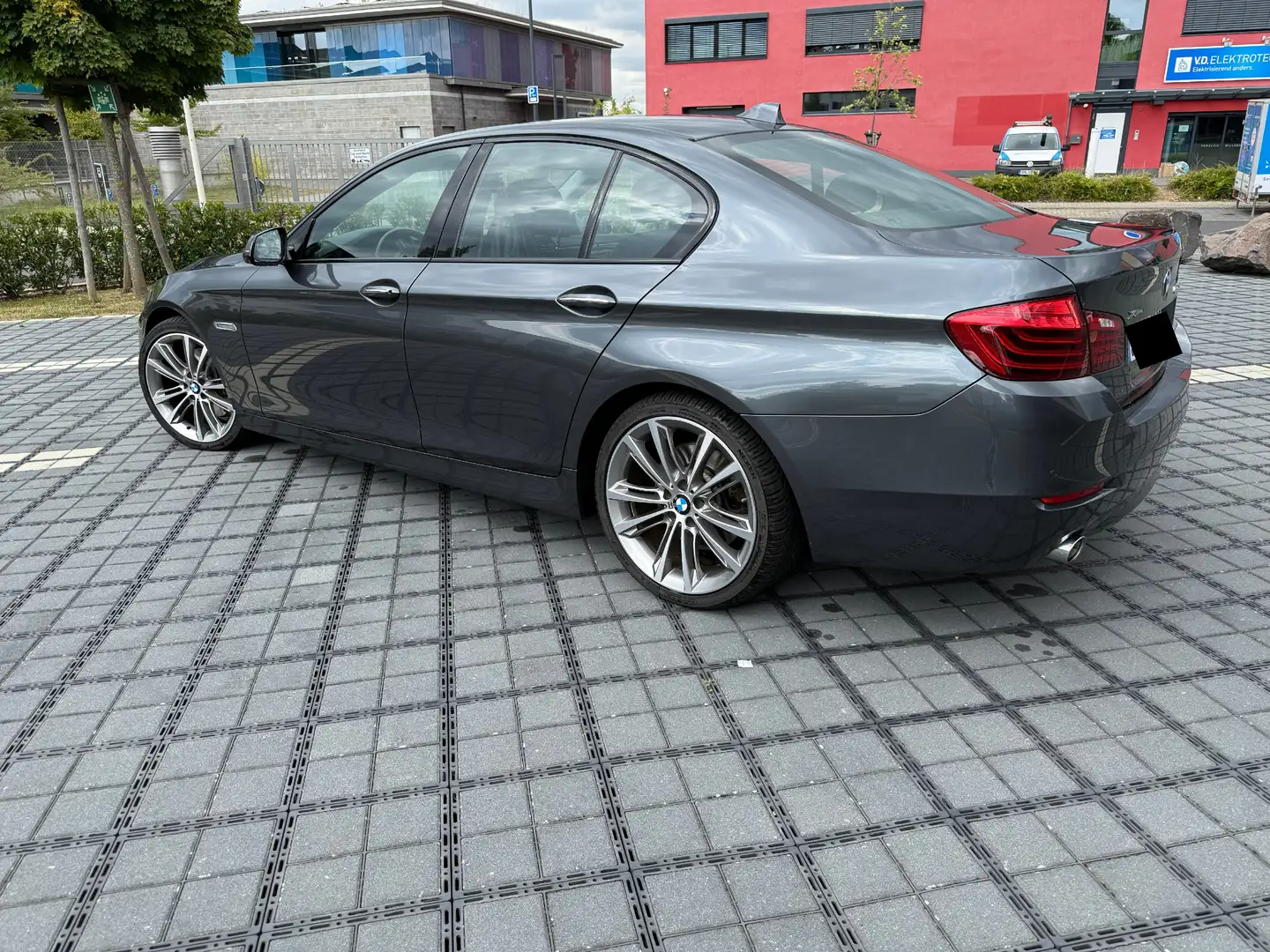 BMW 535 535d xDrive Aut. Grau - 2