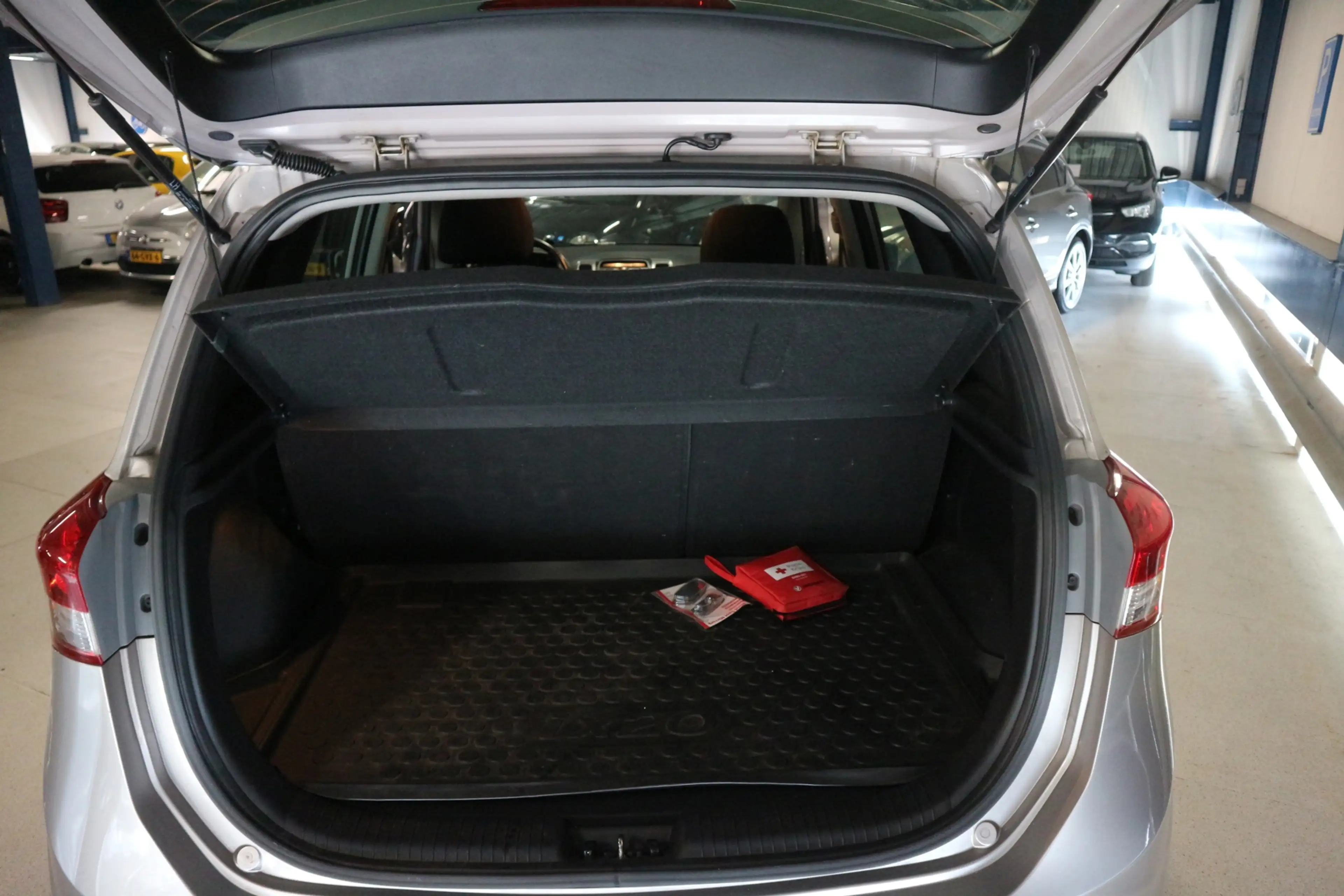 Hyundai iX20 1.4i Go! / Camera / Velg / Airco / APK 2027 ! ! ! — photo 9
