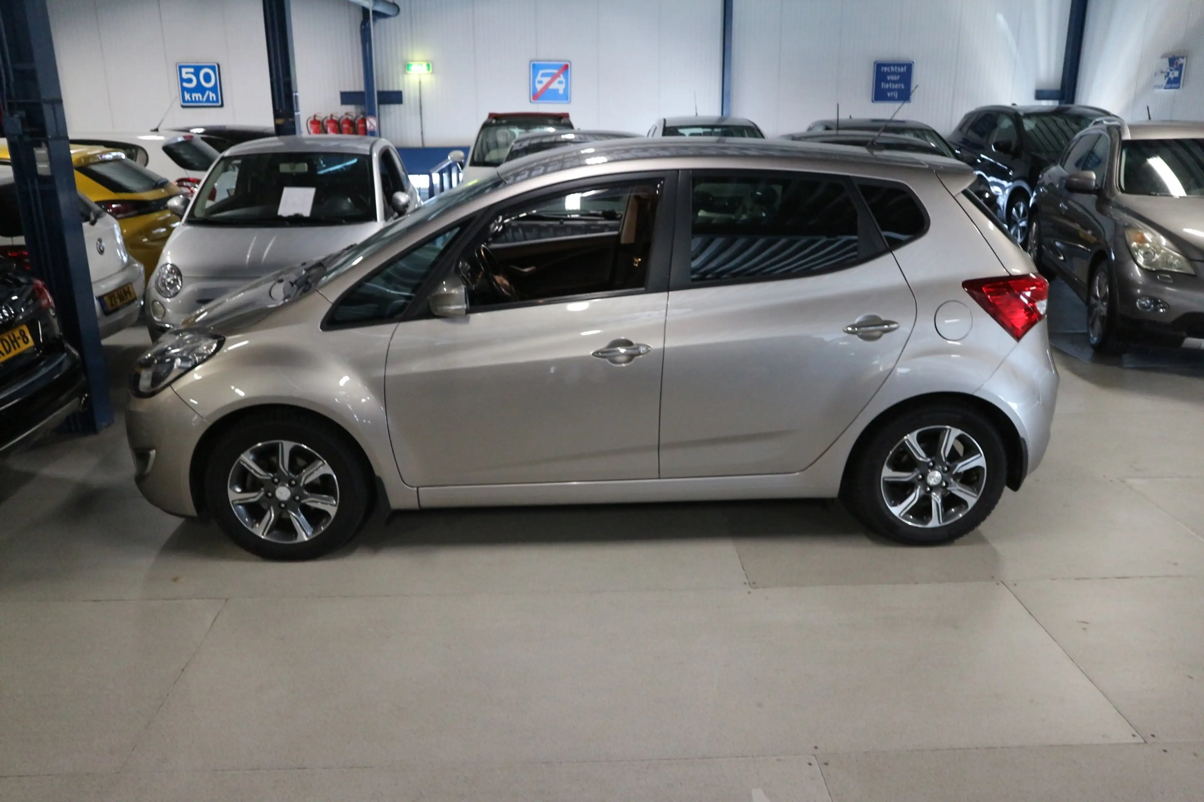Hyundai iX20 1.4i Go! / Camera / Velg / Airco / APK 2027 ! ! ! — photo 15