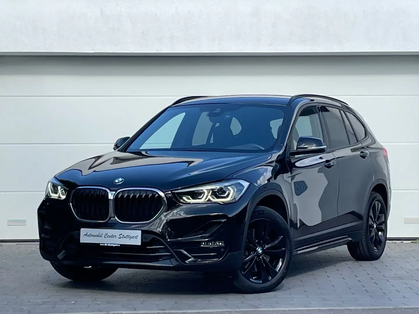 BMW X1 sDrive 20i Sport Line KAMERA/NAVI/LED/HIFI Noir - 1