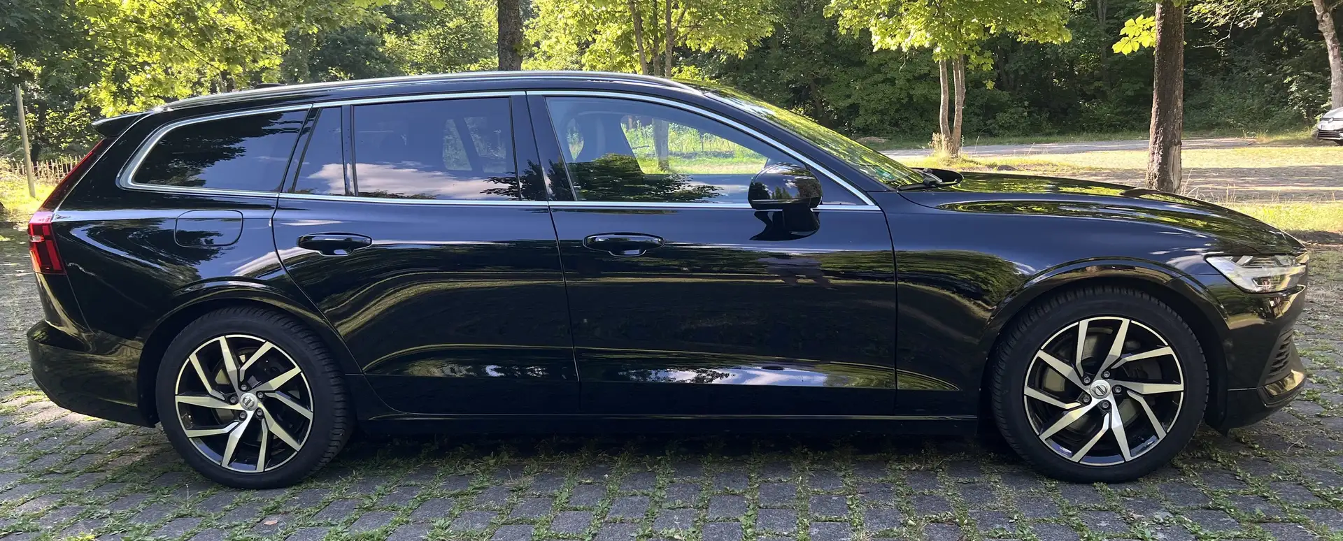 Volvo V60 V60 Plug-In-Hybrid T6 AWD Twin Engine Geartronic M Schwarz - 1